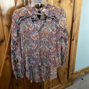 Cute paisley blouse with back buttons on neck